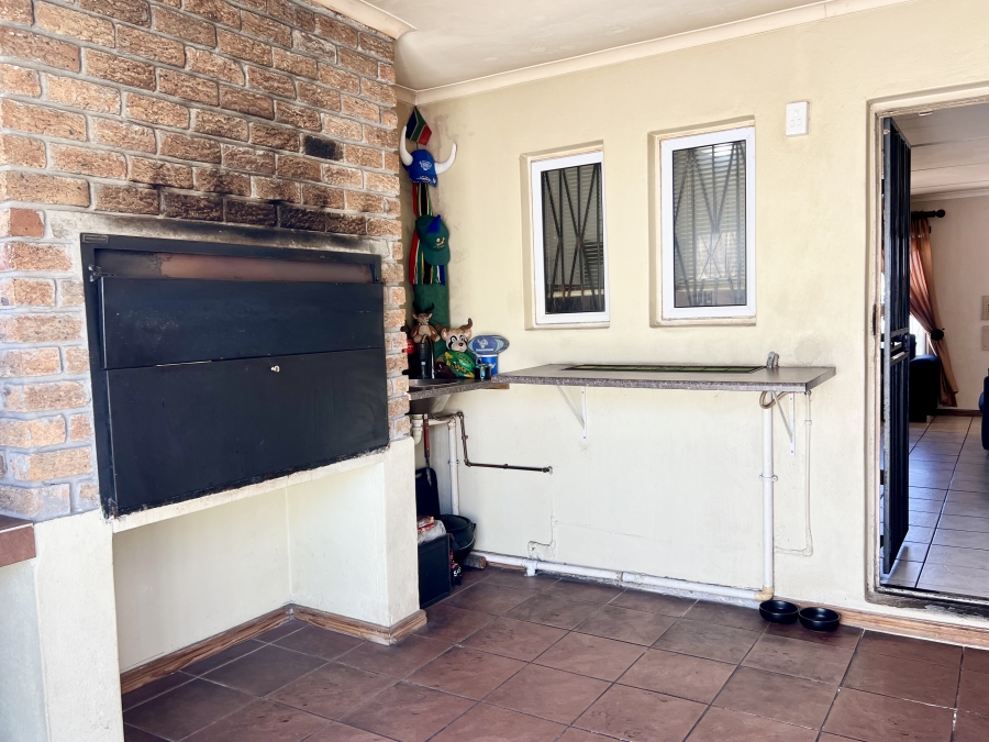 3 Bedroom Property for Sale in Ruyterwacht Western Cape